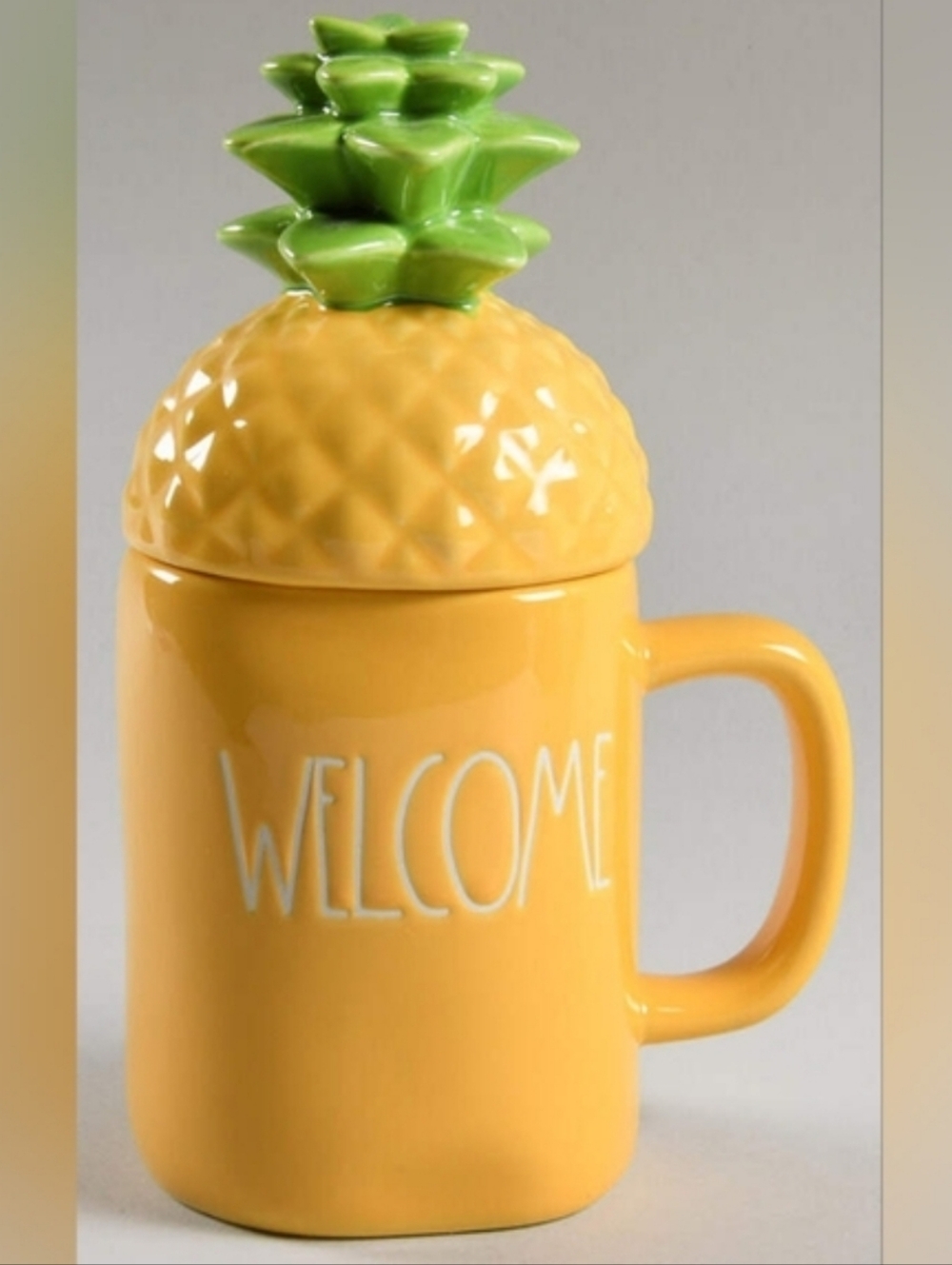 🆕️ Rae Dunn Magenta Artisan Collection Yellow "WELCOME" Mug with Pineapple Lid